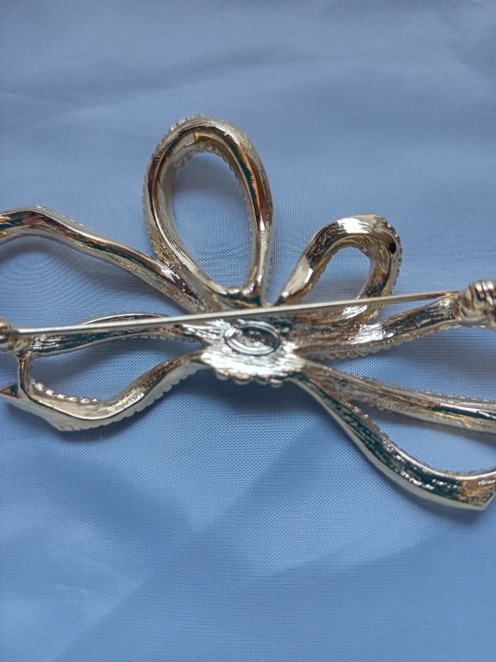 Trifari Ribbon in Motion Brooch - Picture 4 of 4
